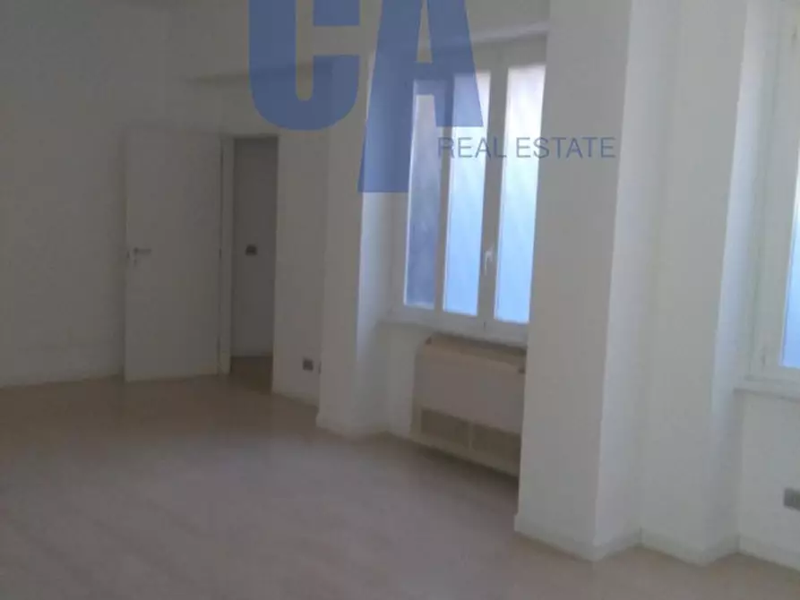 Immagine 10 di Negozio in affitto  in PIAZZA MISSORI GIUSEPPE a Milano