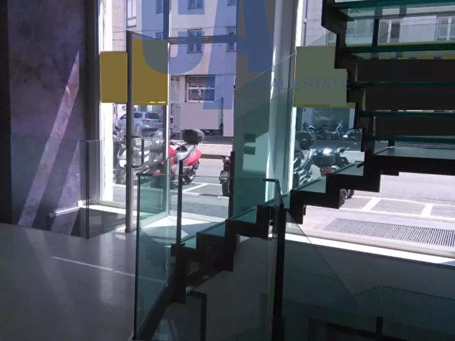 Immagine 21 di Negozio in affitto  in PIAZZA MISSORI GIUSEPPE a Milano