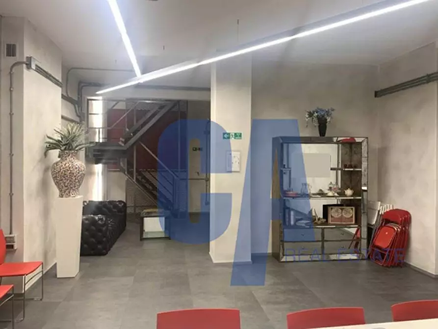 Immagine 1 di Attività commerciale in affitto  in PIAZZA DIAZ ARMANDO a Milano