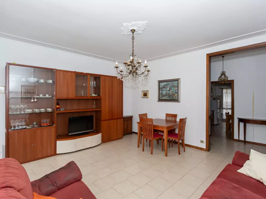 Immagine 8 di Appartamento in vendita  in Via Puccini  8 a Rho