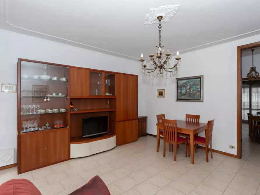 Immagine 9 di Appartamento in vendita  in Via Puccini  8 a Rho