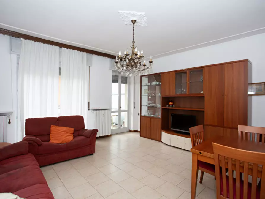 Immagine 10 di Appartamento in vendita  in Via Puccini  8 a Rho