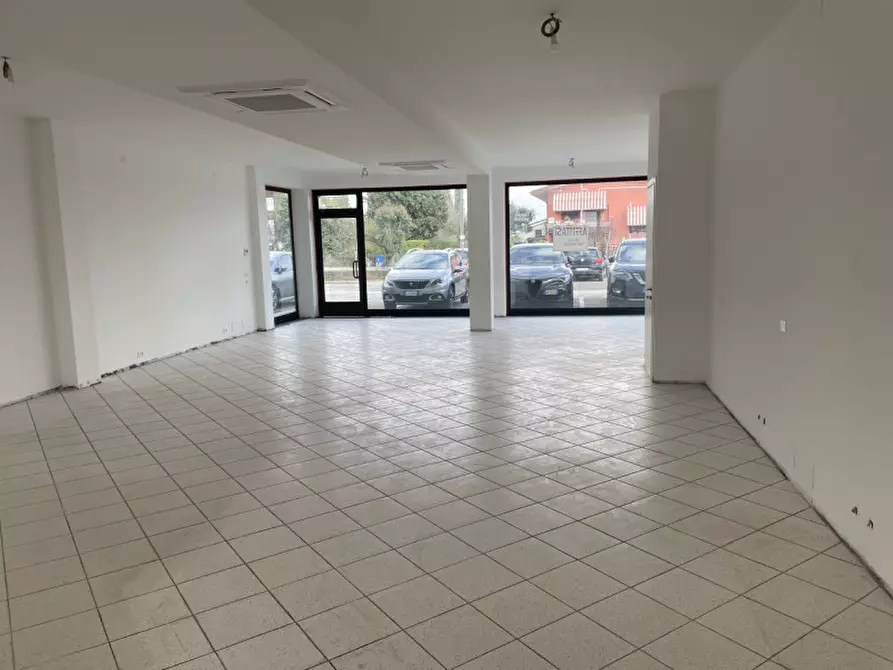 Immagine 7 di Attività commerciale in vendita  in VIA CASTELLANA a Altivole