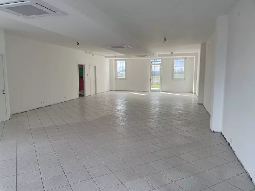 Immagine 12 di Attività commerciale in vendita  in VIA CASTELLANA a Altivole