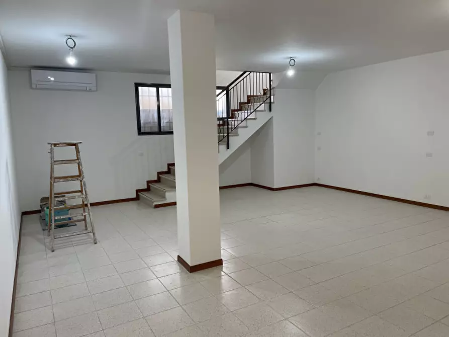 Immagine 21 di Attività commerciale in vendita  in VIA CASTELLANA a Altivole