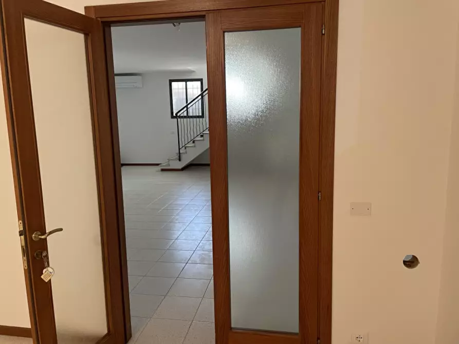 Immagine 22 di Attività commerciale in vendita  in VIA CASTELLANA a Altivole