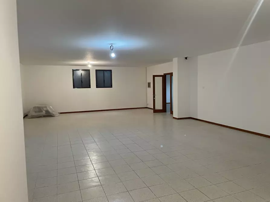 Immagine 24 di Attività commerciale in vendita  in VIA CASTELLANA a Altivole