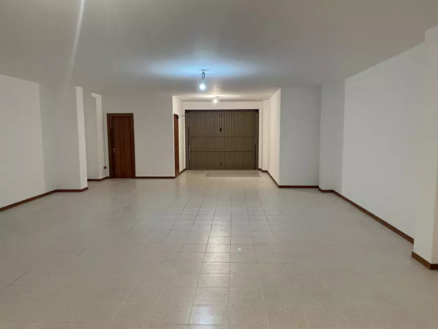 Immagine 26 di Attività commerciale in vendita  in VIA CASTELLANA a Altivole