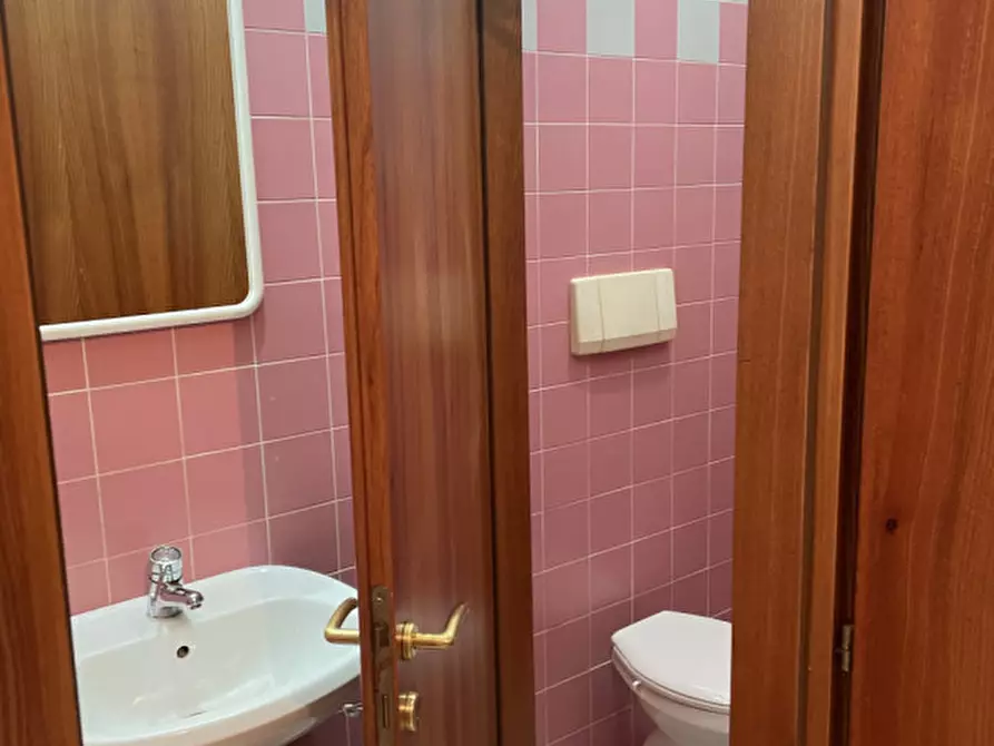 Immagine 28 di Attività commerciale in vendita  in VIA CASTELLANA a Altivole