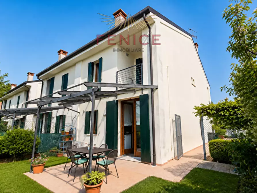 Immagine 1 di Villetta a schiera in vendita  in Via Erizzo 86/L a Montebelluna