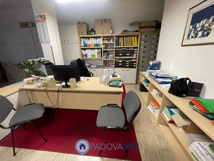Immagine 3 di Negozio in vendita  in Via Andrea Colotti a Padova
