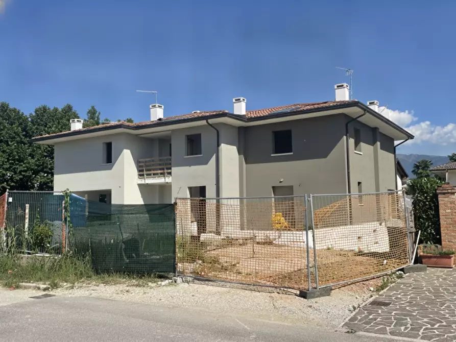 Immagine 2 di Villetta a schiera in vendita  in Via Galileo Galilei a Asolo