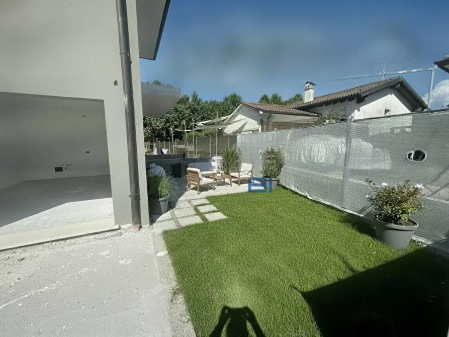 Immagine 9 di Villetta a schiera in vendita  in Via Galileo Galilei a Asolo