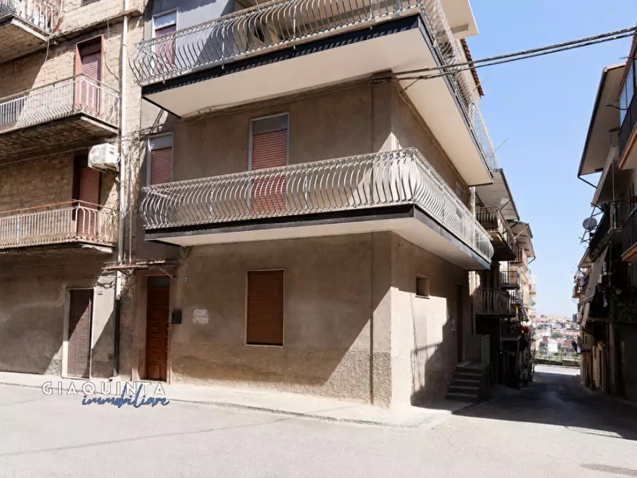 Immagine 1 di Casa indipendente in vendita  in Via Ventisette Novembre n. 20 a Palagonia