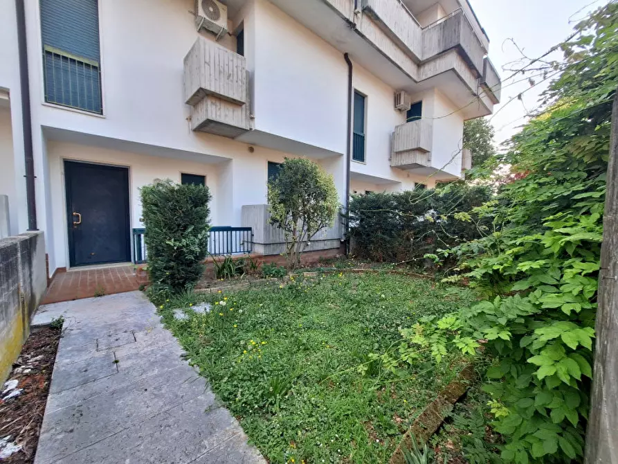 Immagine 1 di Villetta a schiera in vendita  in Via Roma a Camisano Vicentino