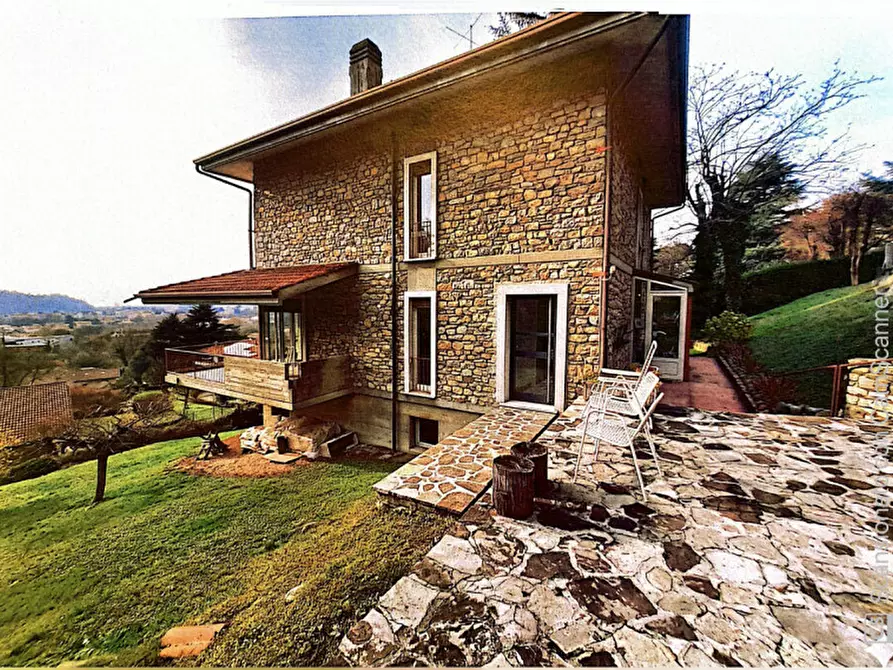 Immagine 1 di Villa in vendita  in Via Torquato Taramelli a Brescia