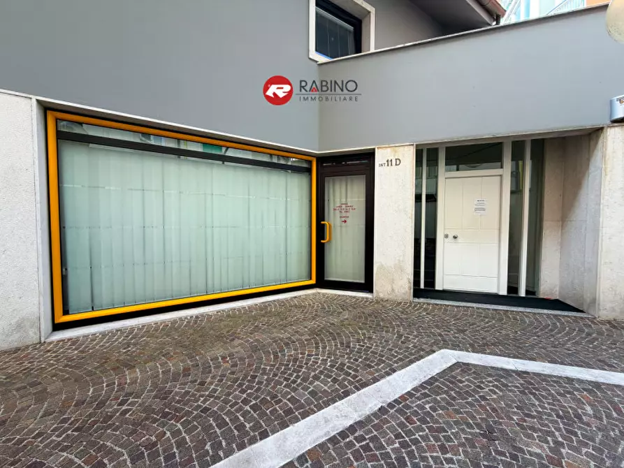 Immagine 1 di Negozio in vendita  in Via Roma n. 43 a Udine