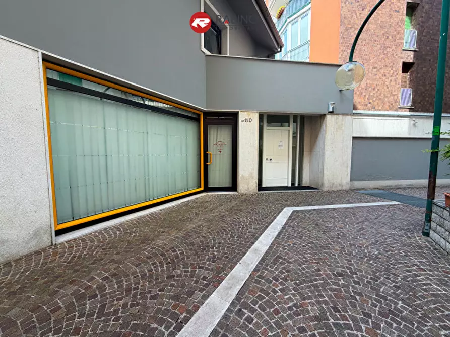 Immagine 2 di Negozio in vendita  in Via Roma n. 43 a Udine