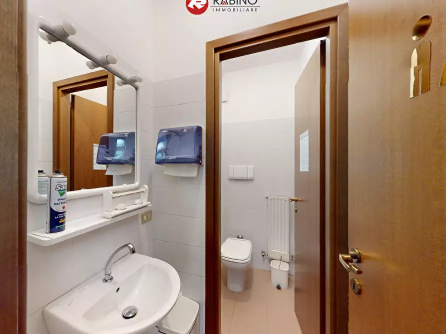 Immagine 9 di Negozio in vendita  in Via Roma n. 43 a Udine