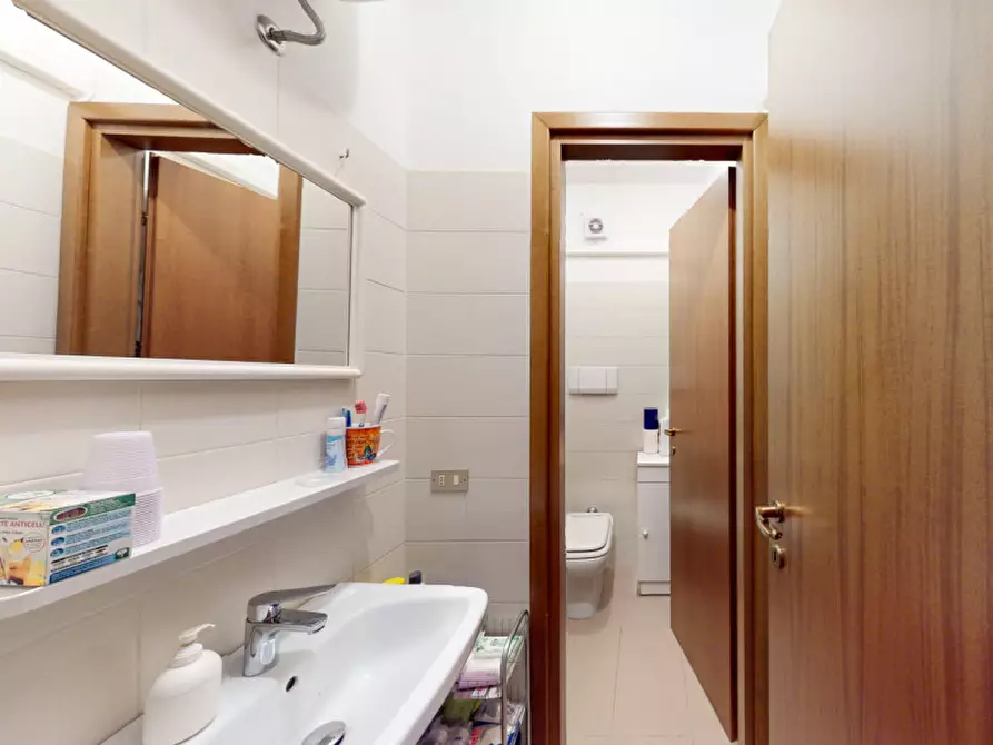 Immagine 10 di Negozio in vendita  in Via Roma n. 43 a Udine