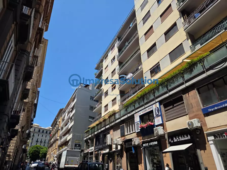 Immagine 2 di Negozio in vendita  in Via Vittorio Colonna a Napoli