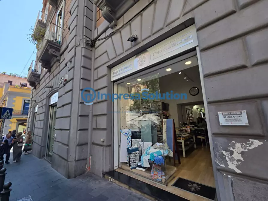 Immagine 3 di Negozio in vendita  in Via Vittorio Colonna a Napoli