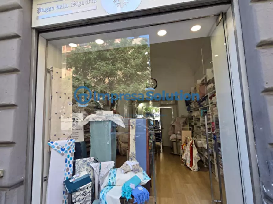 Immagine 4 di Negozio in vendita  in Via Vittorio Colonna a Napoli