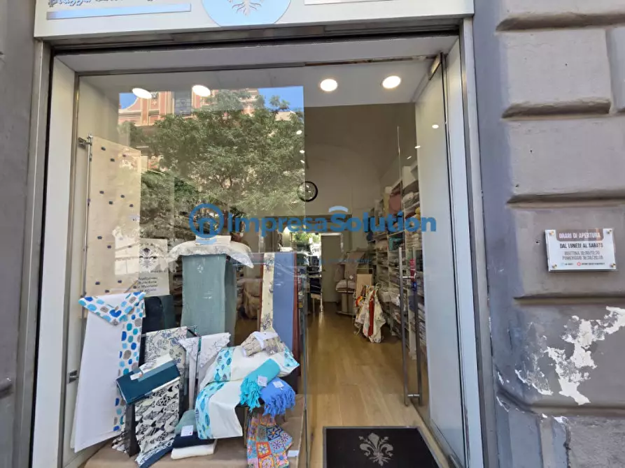 Immagine 5 di Negozio in vendita  in Via Vittorio Colonna a Napoli