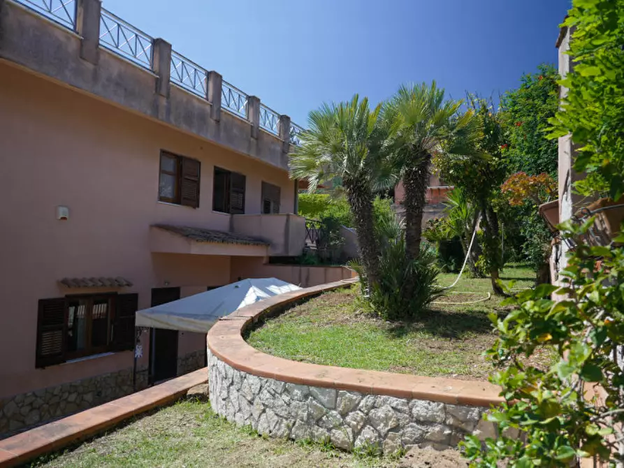 Immagine 2 di Casa bifamiliare in vendita  in Via Monte Bianco a Palermo