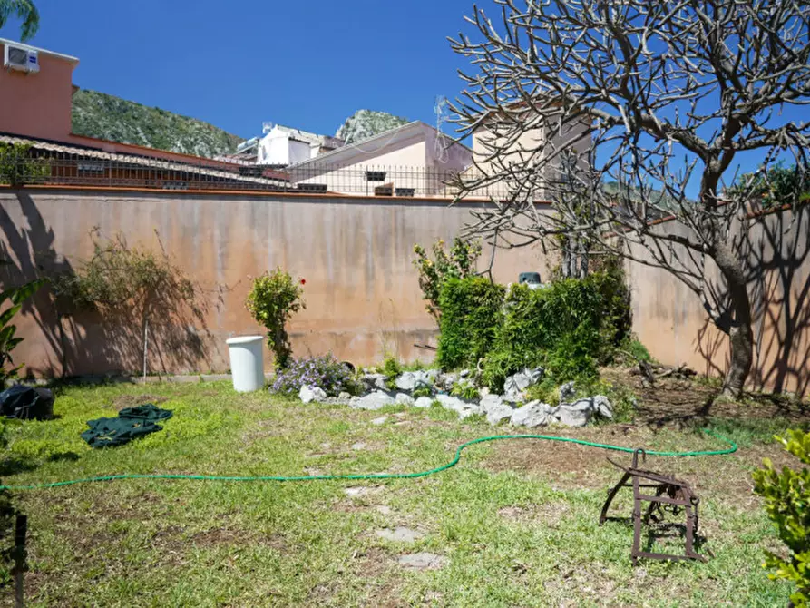 Immagine 9 di Casa bifamiliare in vendita  in Via Monte Bianco a Palermo