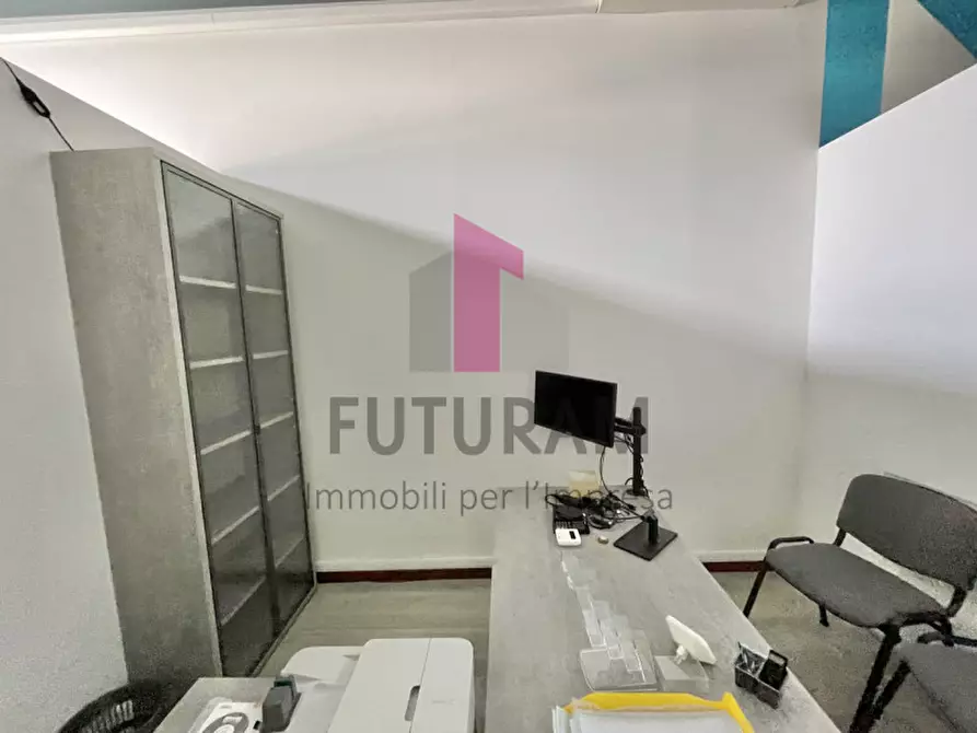 Immagine 10 di Ufficio in affitto  a Vicenza