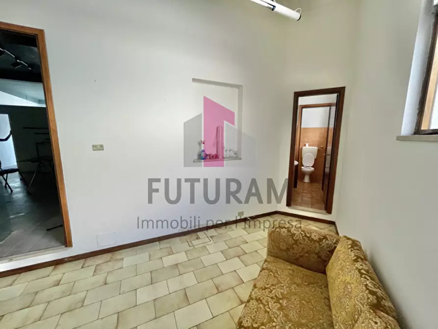 Immagine 24 di Ufficio in affitto  a Vicenza