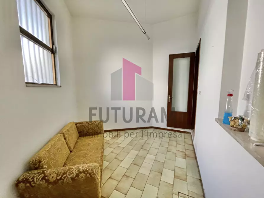 Immagine 27 di Ufficio in affitto  a Vicenza