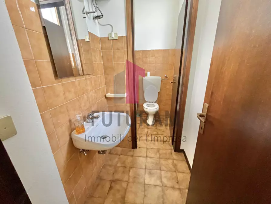 Immagine 28 di Ufficio in affitto  a Vicenza