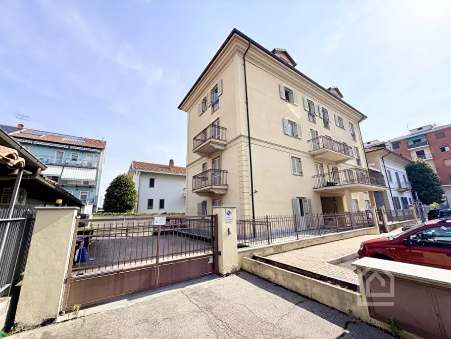 Immagine 12 di Garage in vendita  in Via Cairoli 17 a Chivasso