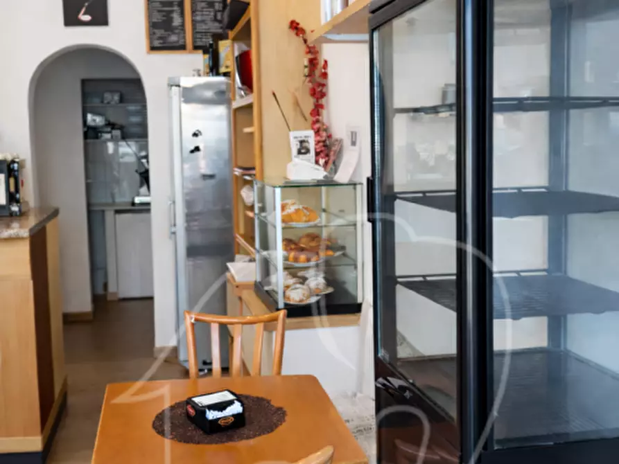 Immagine 6 di Attività commerciale in vendita  in via Bari a Bolzano