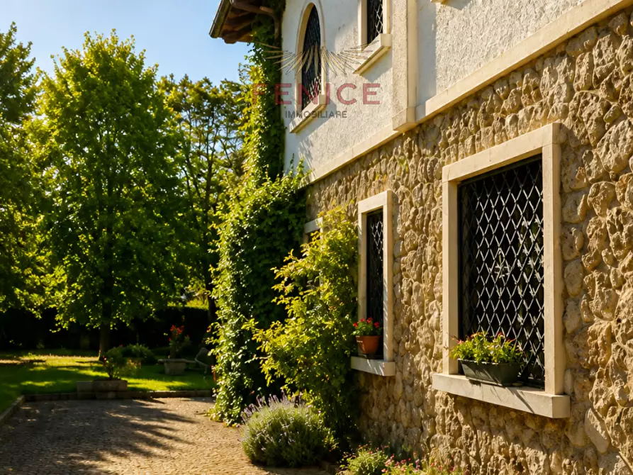 Immagine 1 di Villa in vendita  in Via Alessandro Zanini 56 a Cornuda