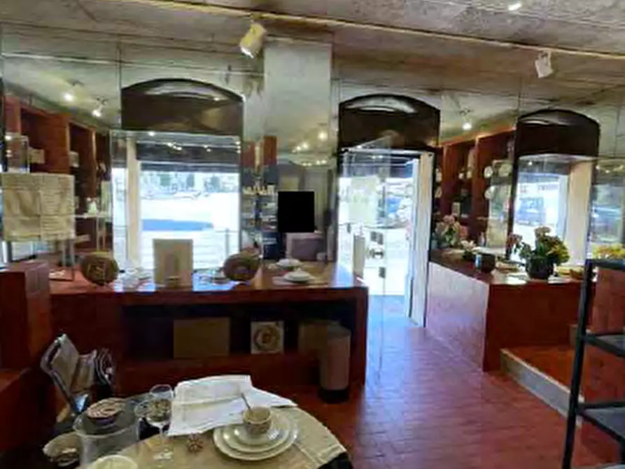 Immagine 2 di Attività commerciale in vendita  in Piazza Italia, 2 a Maniago