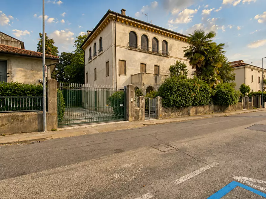 Immagine 1 di Casa bifamiliare in vendita  in Viale Legione Antonini a Vicenza