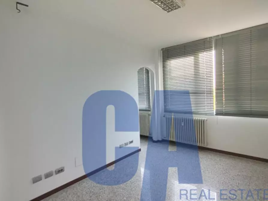 Immagine 5 di Ufficio in affitto  in VIA POPULONIA a Milano