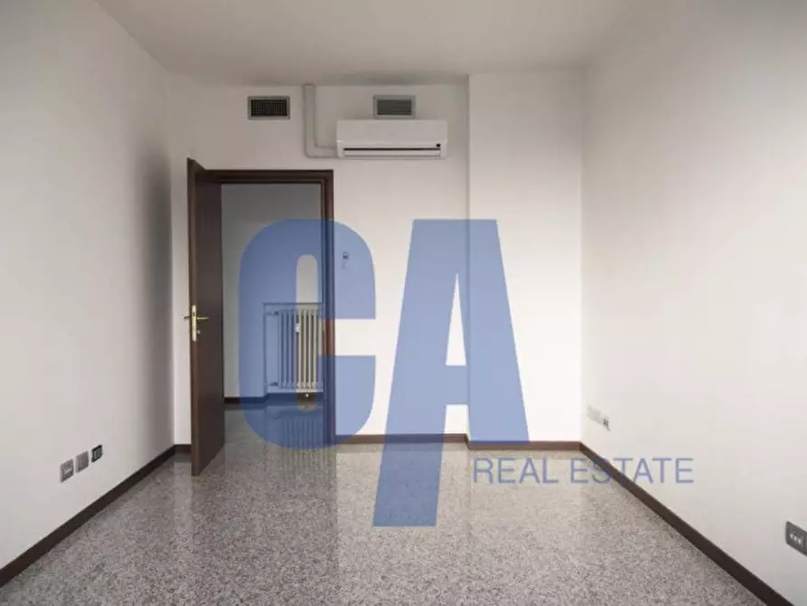 Immagine 2 di Ufficio in affitto  in VIA POPULONIA a Milano