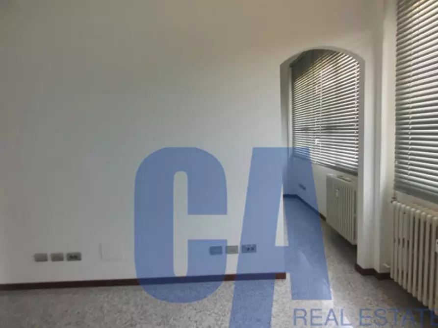 Immagine 2 di Ufficio in affitto  in VIA POPULONIA a Milano