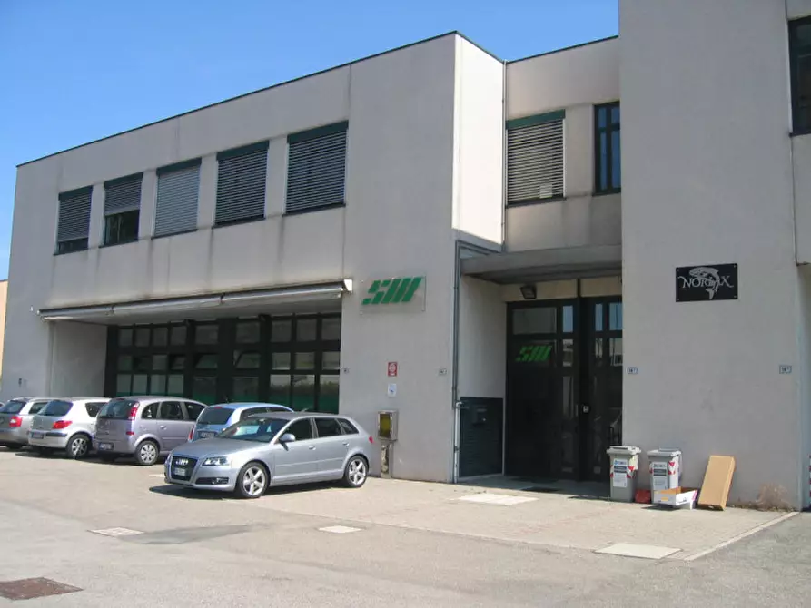 Immagine 1 di Laboratorio in vendita  in via della Salute a Bologna