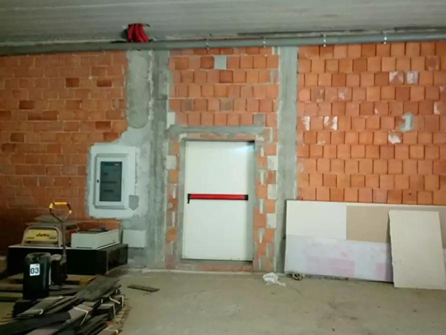 Immagine 30 di Capannone industriale in vendita  in Via della Cooperazione, N. 1-3 a Serrenti