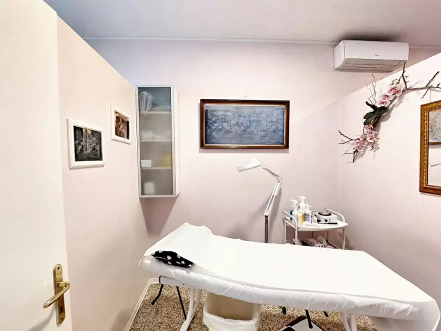 Immagine 4 di Negozio in vendita  in Via Tommaso Dal Pozzo, N. 62 a Faenza