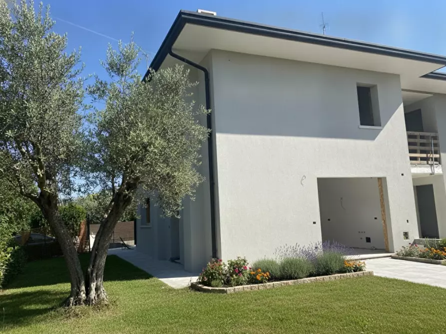 Immagine 1 di Villetta a schiera in vendita  in Via Galileo Galilei a Asolo