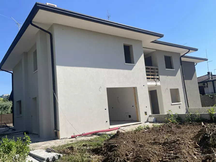 Immagine 3 di Villetta a schiera in vendita  in Via Galileo Galilei a Asolo