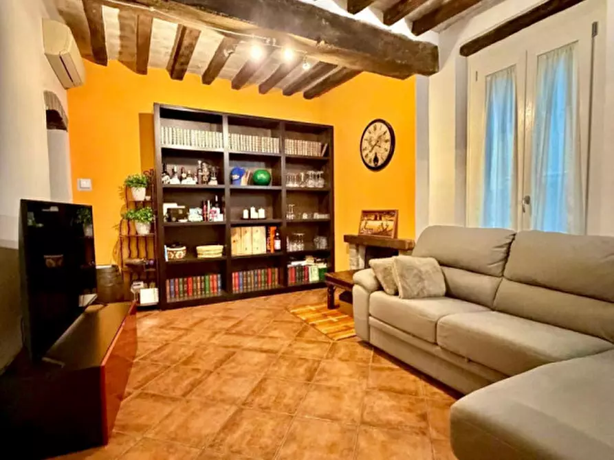 Immagine 2 di Appartamento in vendita  in Borgo Goldoni Carlo, 4 a Parma