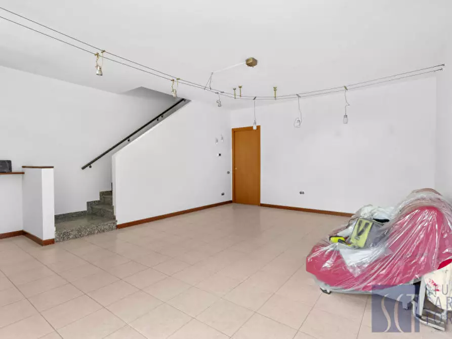 Immagine 3 di Villa in vendita  in via manduria, 108 a Milano