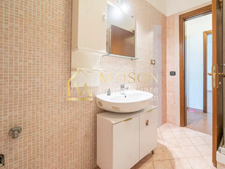 Immagine 31 di Appartamento in vendita  in Via Banari a Roma
